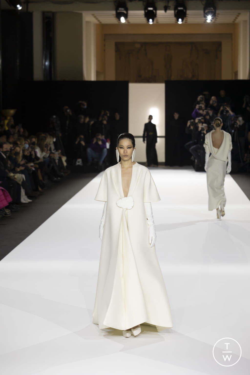 Fashion Week Paris Spring/Summer 2022 look 15 from the Stephane Rolland collection couture