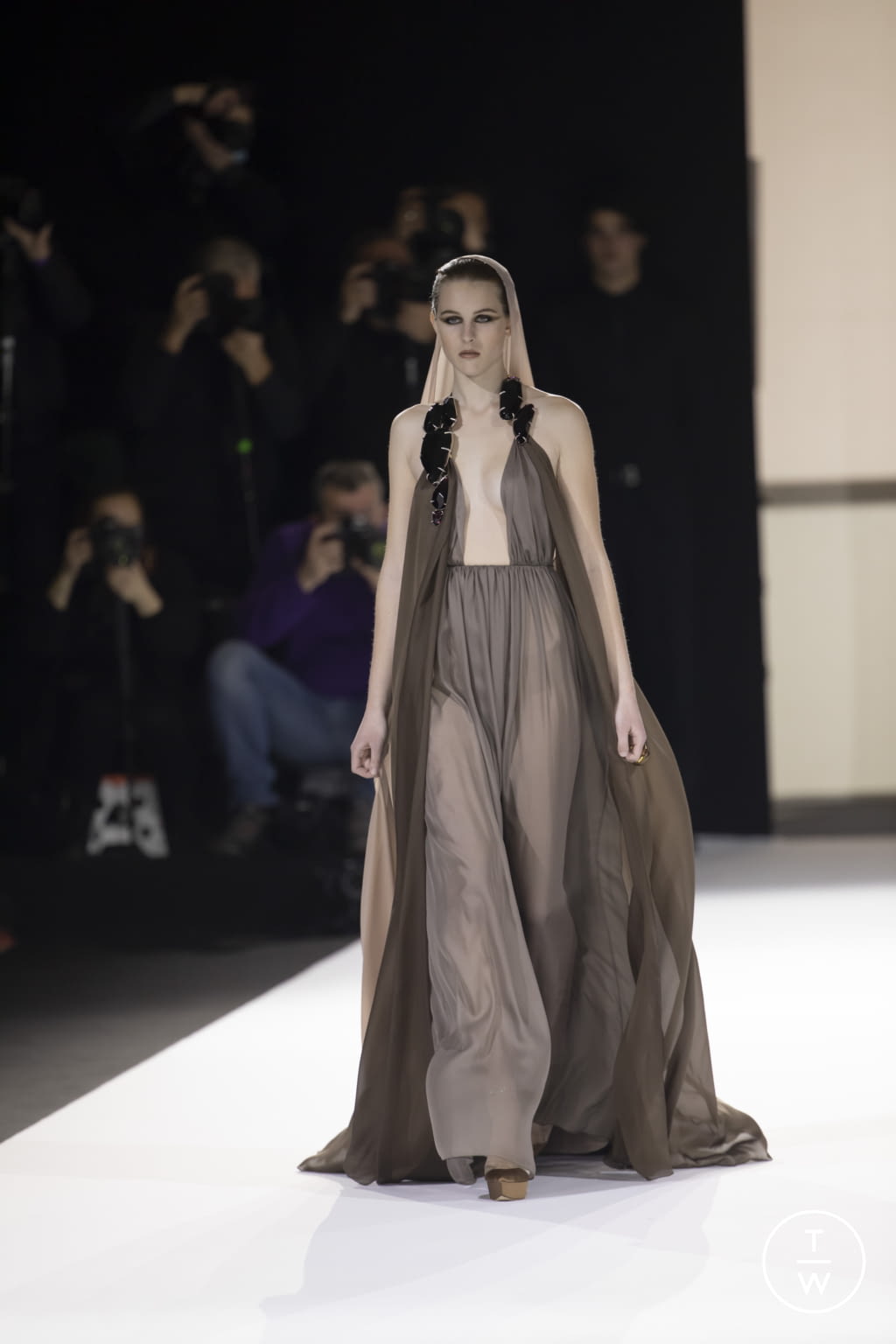Fashion Week Paris Spring/Summer 2022 look 18 from the Stephane Rolland collection couture