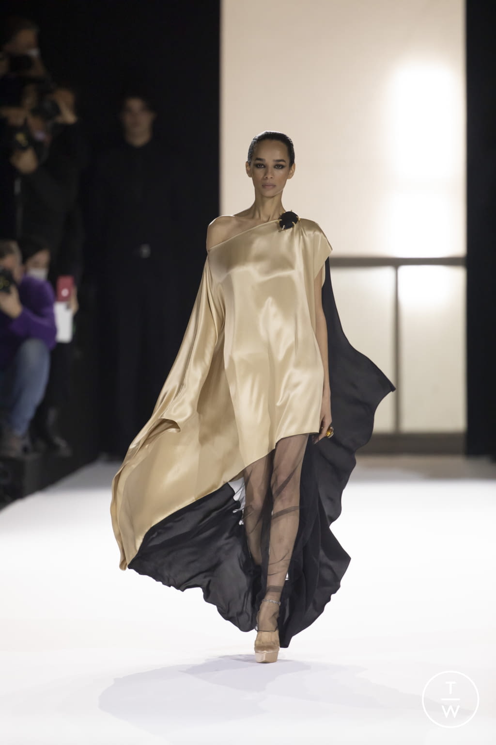Fashion Week Paris Spring/Summer 2022 look 1 from the Stephane Rolland collection couture