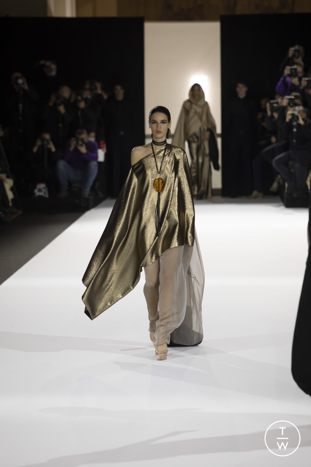 Fashion Week Paris Spring/Summer 2022 look 2 de la collection Stephane Rolland couture
