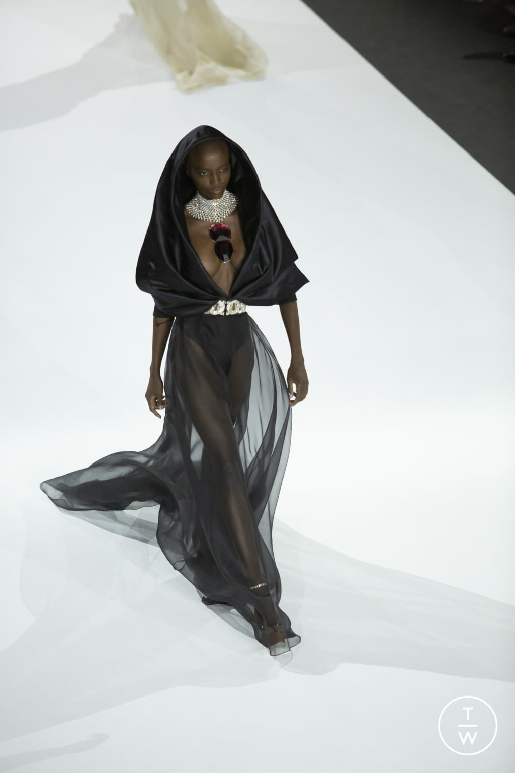Fashion Week Paris Spring/Summer 2022 look 25 from the Stephane Rolland collection couture