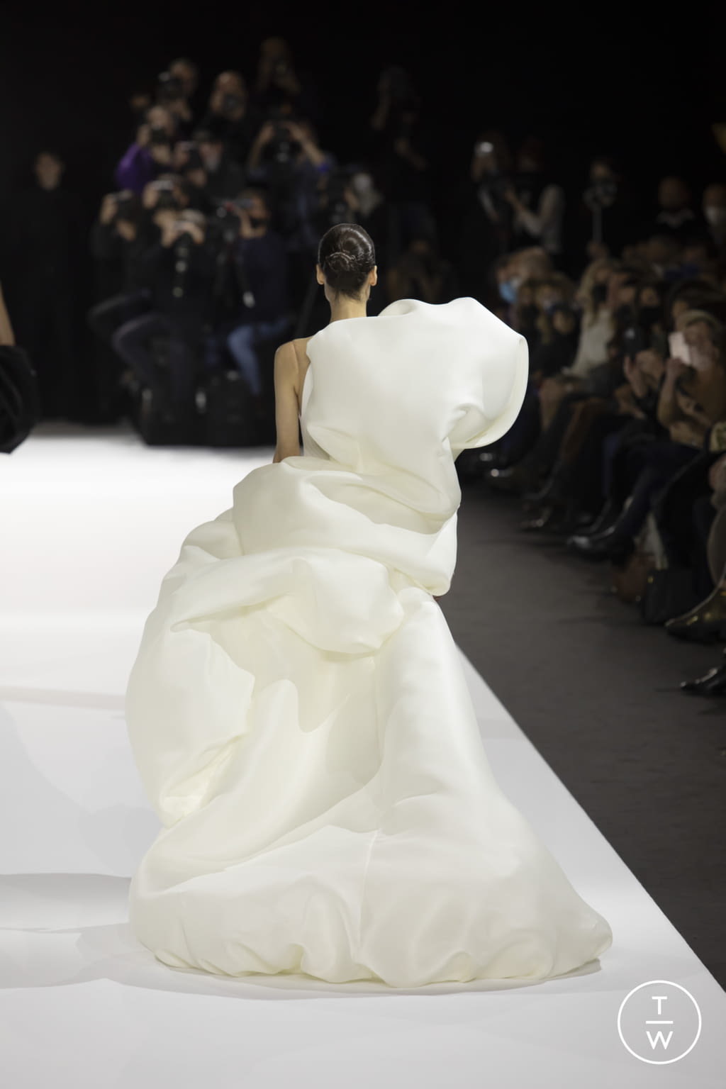 Fashion Week Paris Spring/Summer 2022 look 27 from the Stephane Rolland collection couture
