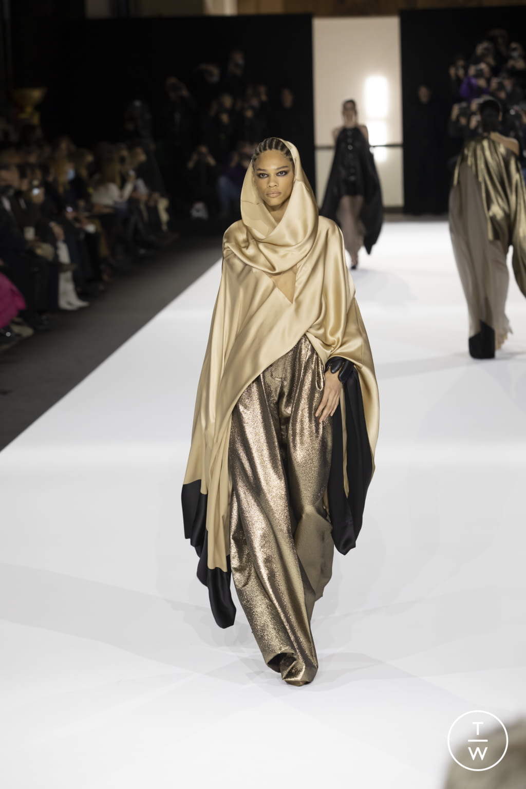Fashion Week Paris Spring/Summer 2022 look 3 from the Stephane Rolland collection couture