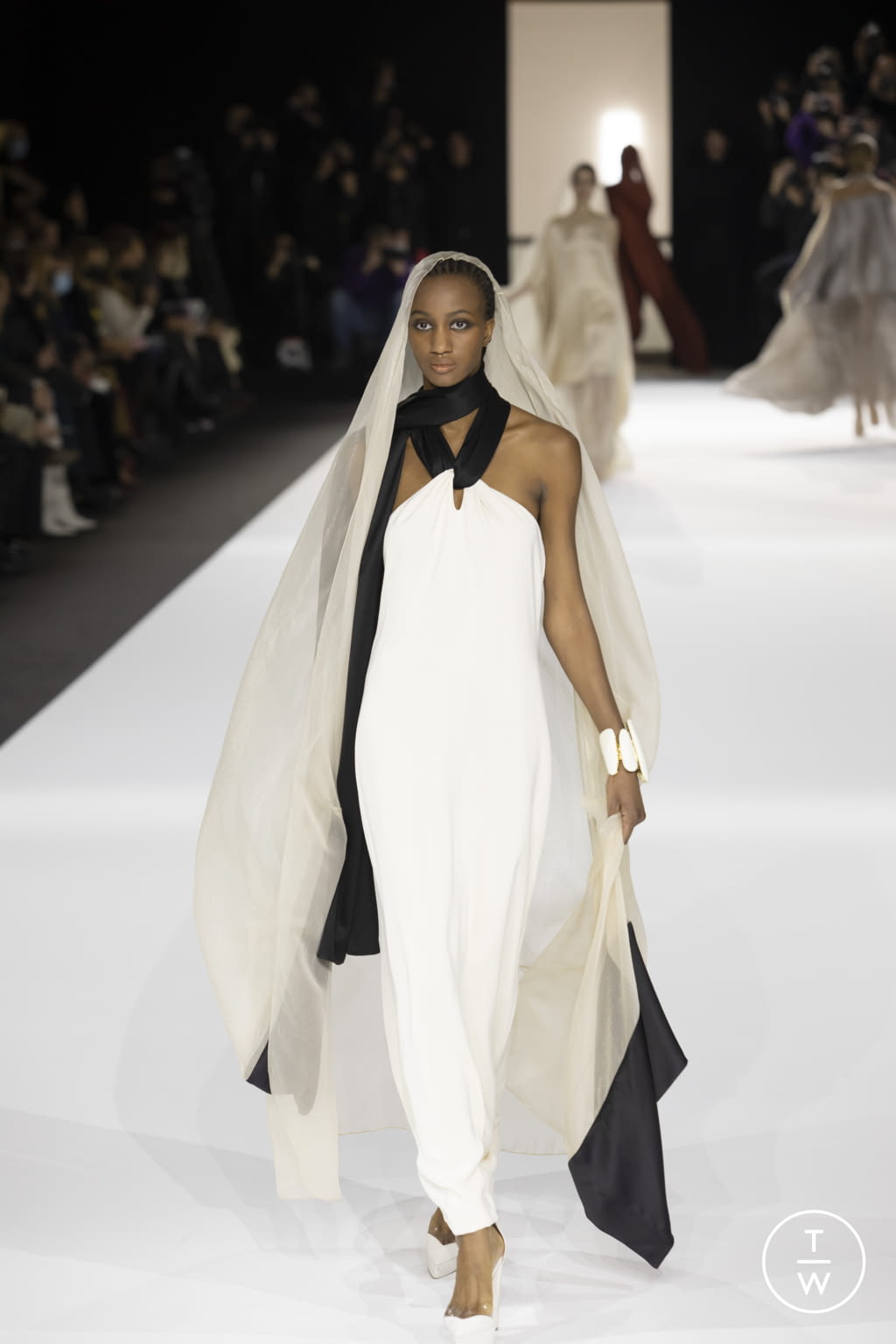 Fashion Week Paris Spring/Summer 2022 look 7 from the Stephane Rolland collection couture