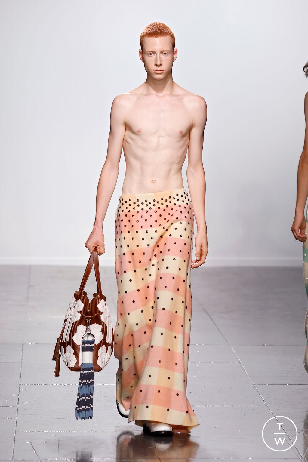 Fashion Week London Spring/Summer 2024 look 6 from the Stefan Cooke collection 男装