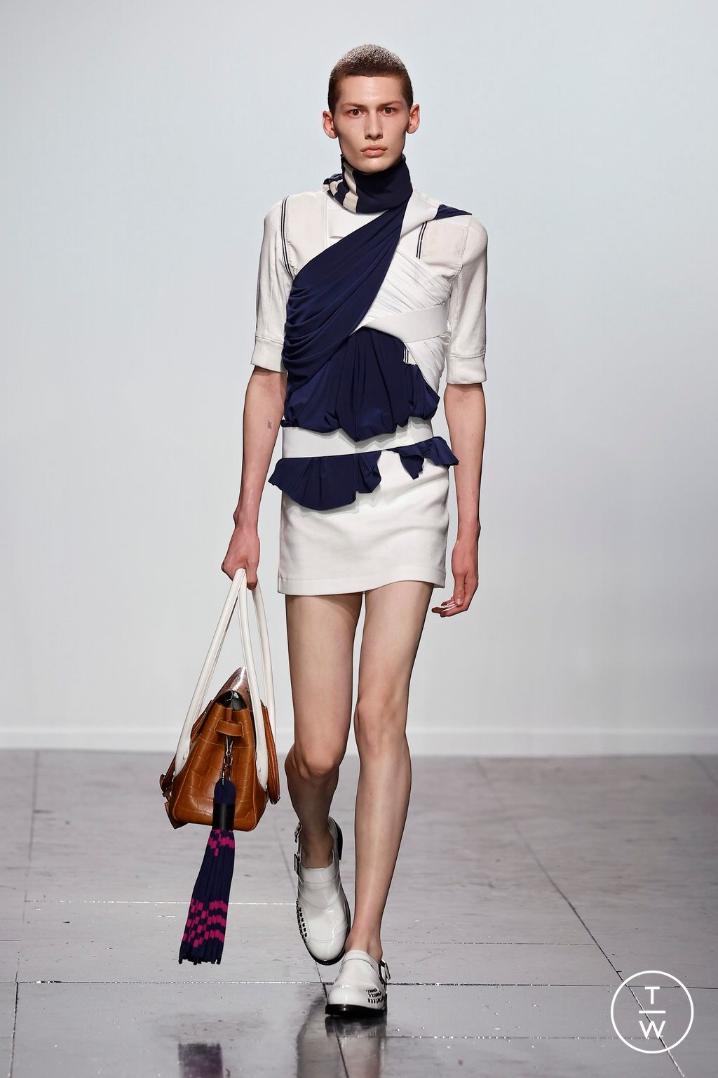 Fashion Week London Spring/Summer 2024 look 29 de la collection Stefan Cooke menswear
