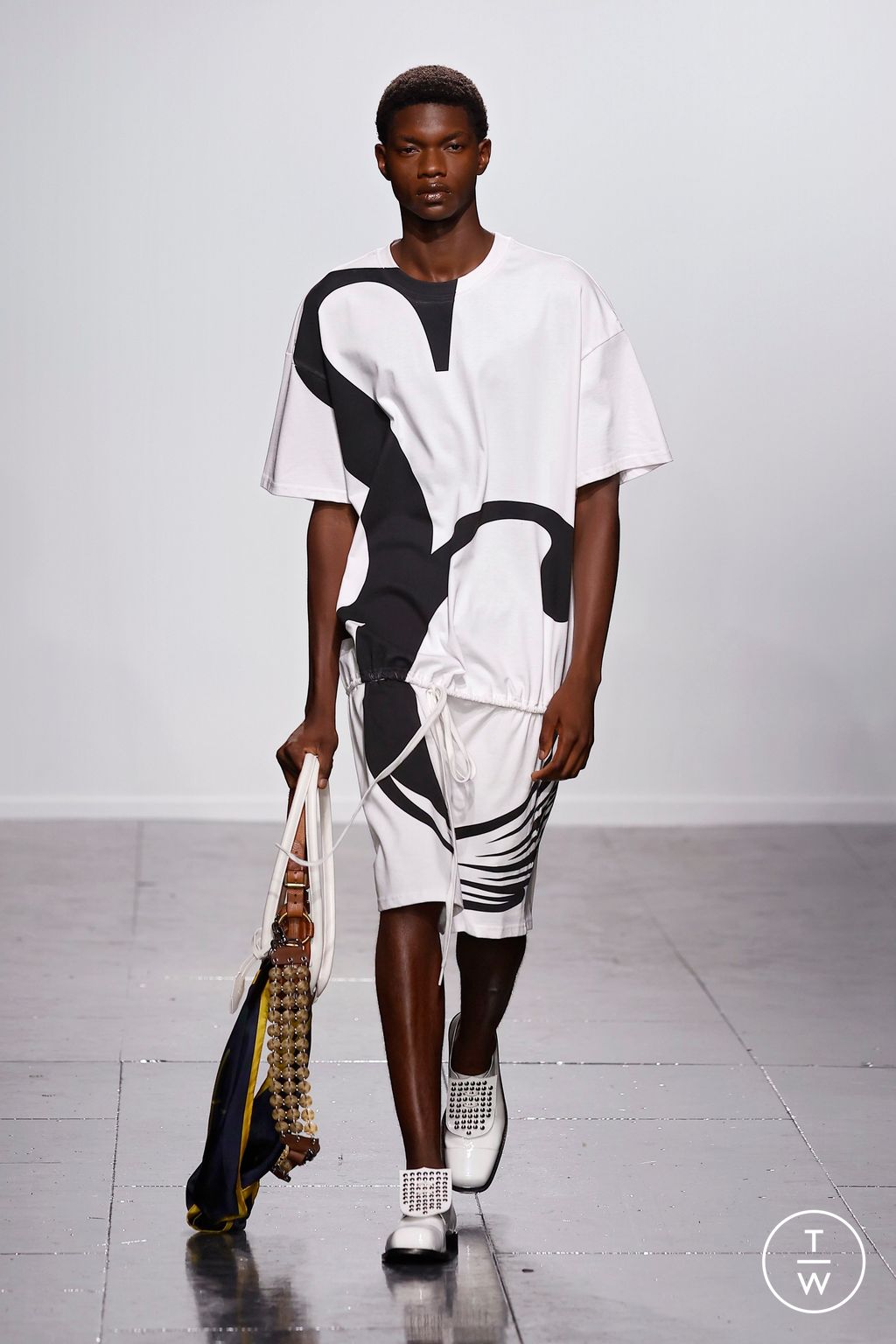 Fashion Week London Spring/Summer 2024 look 25 from the Stefan Cooke collection menswear