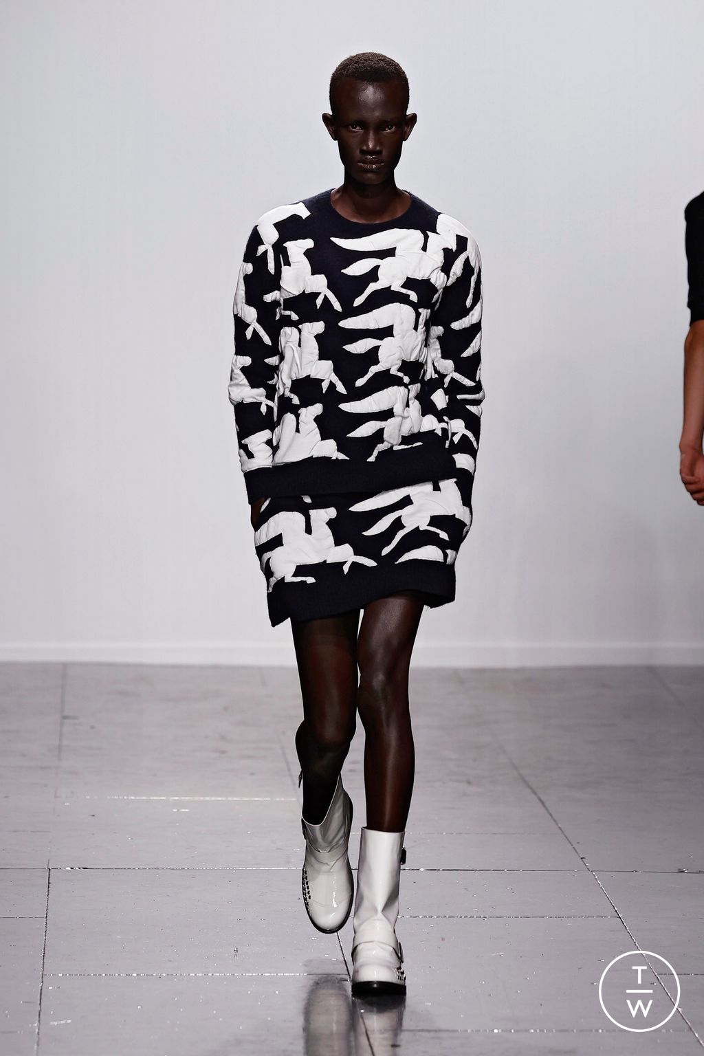 Fashion Week London Spring/Summer 2024 look 26 from the Stefan Cooke collection 男装