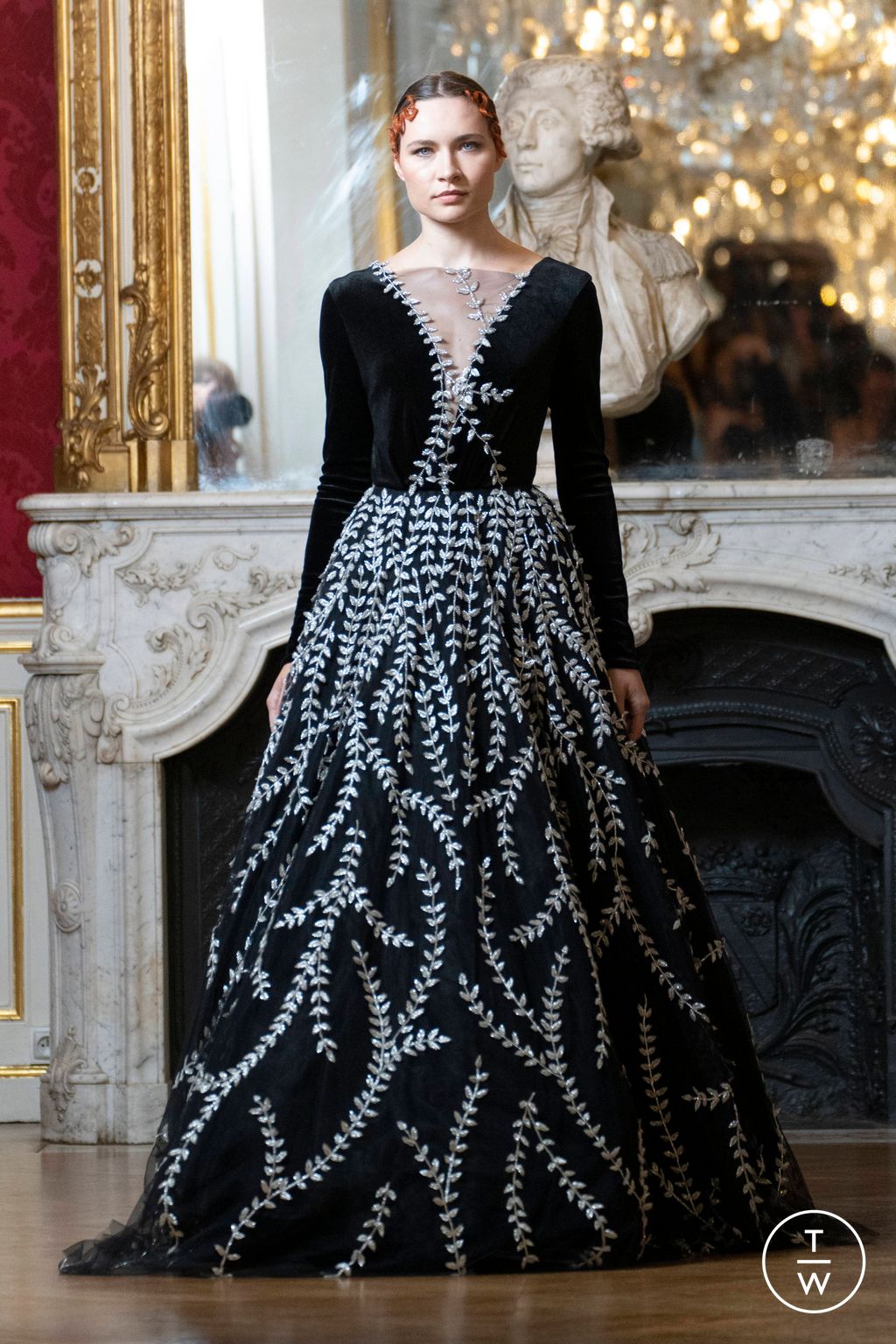 Fashion Week Paris Fall/Winter 2022 look 2 from the Stefan Djokovich collection couture