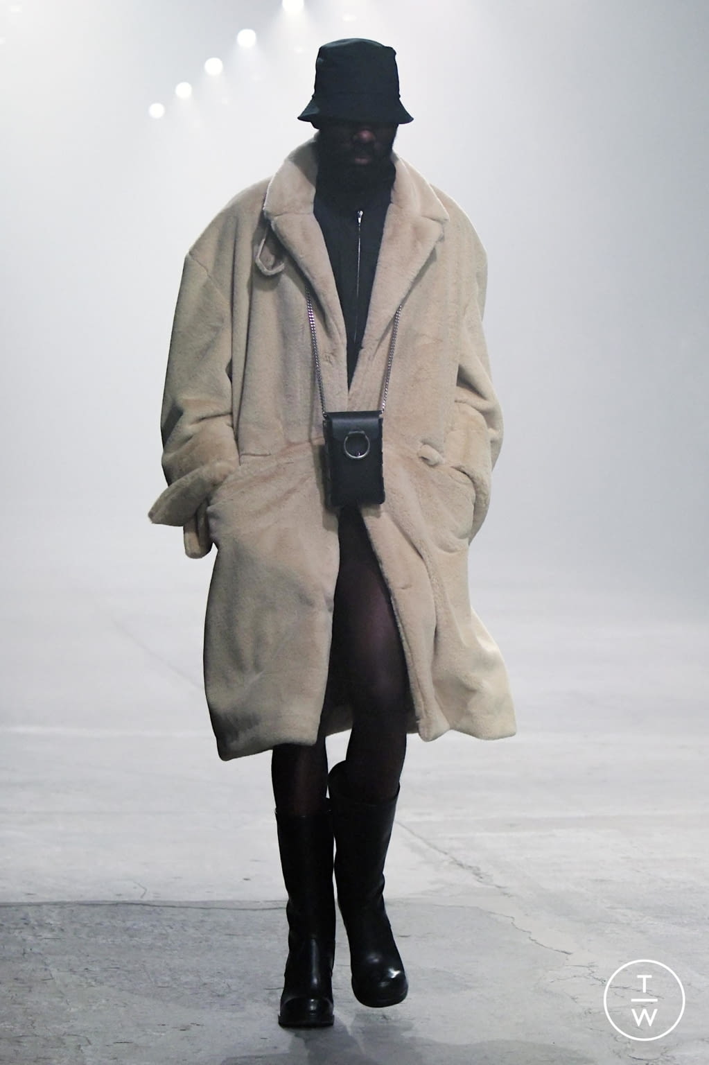 Fashion Week Florence - Pitti Fall/Winter 2020 look 10 de la collection Stefano Pilati for RANDOM IDENTITIES menswear