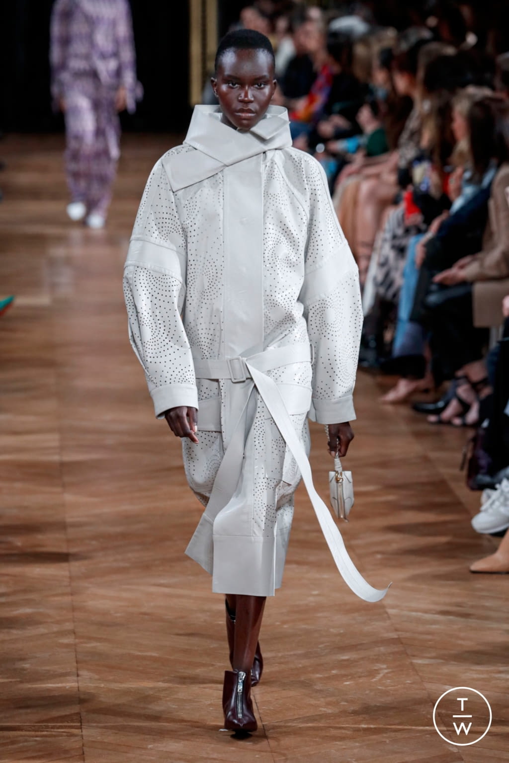 Fashion Week Paris Fall/Winter 2020 look 7 from the Stella McCartney collection womenswear