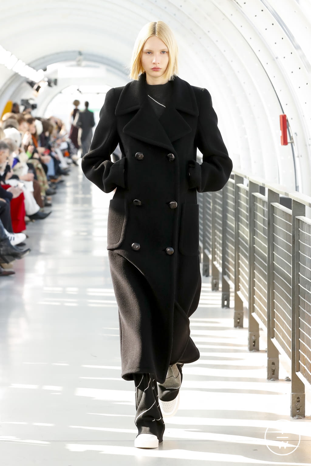 Fashion Week Paris Fall/Winter 2022 look 7 from the Stella McCartney collection womenswear