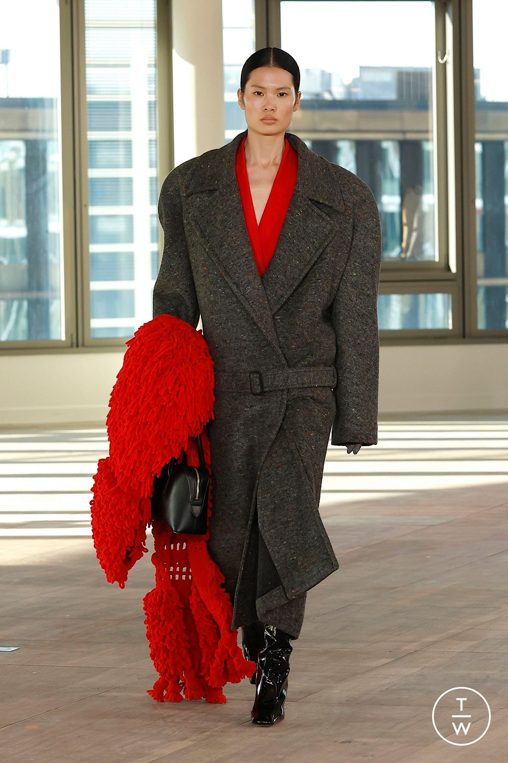 Fashion Week Paris Fall/Winter 2025 look 12 from the Stella McCartney collection womenswear