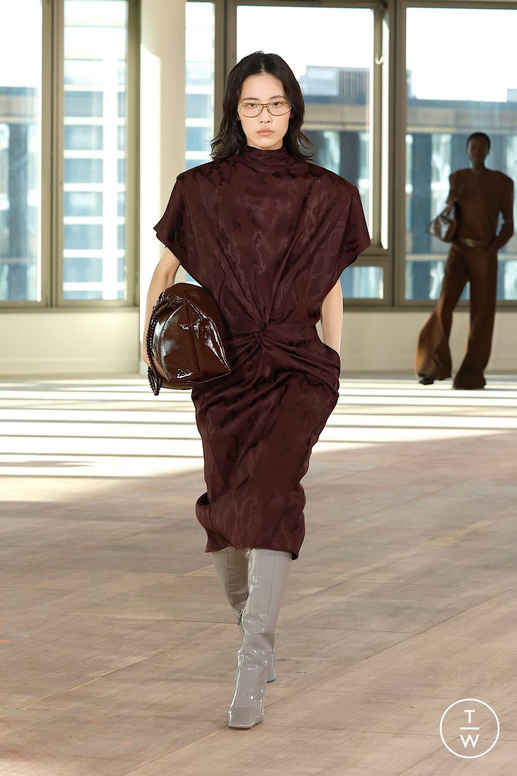 Fashion Week Paris Fall/Winter 2025 look 25 from the Stella McCartney collection womenswear