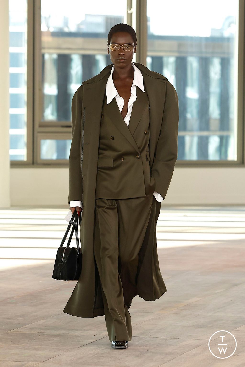 Fashion Week Paris Fall/Winter 2025 look 28 from the Stella McCartney collection womenswear