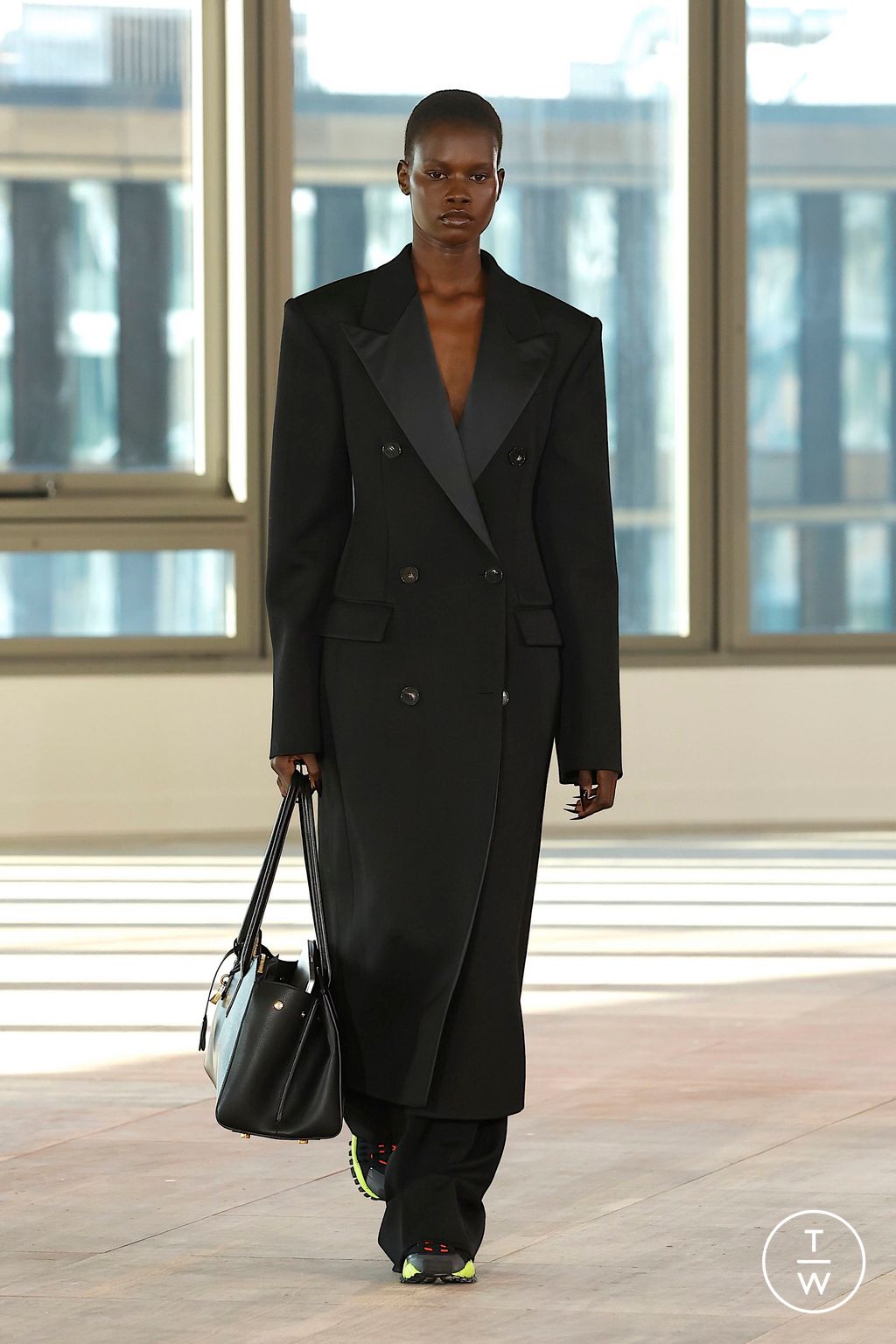 Fashion Week Paris Fall/Winter 2025 look 35 from the Stella McCartney collection womenswear