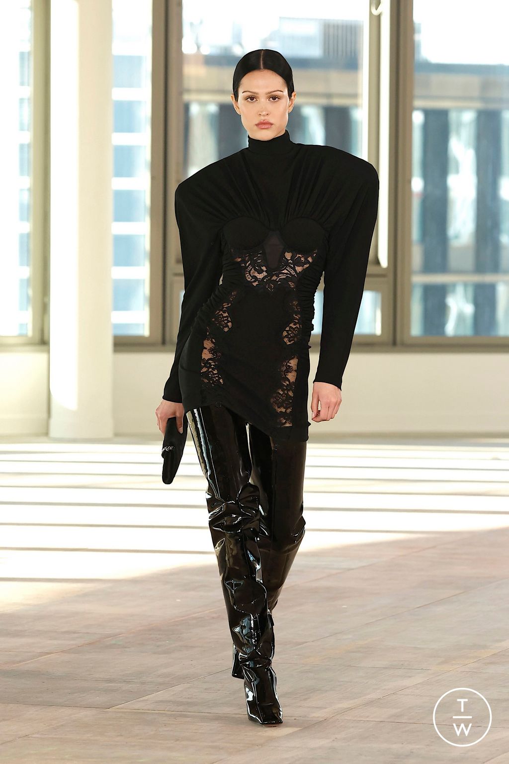 Fashion Week Paris Fall/Winter 2025 look 36 from the Stella McCartney collection womenswear