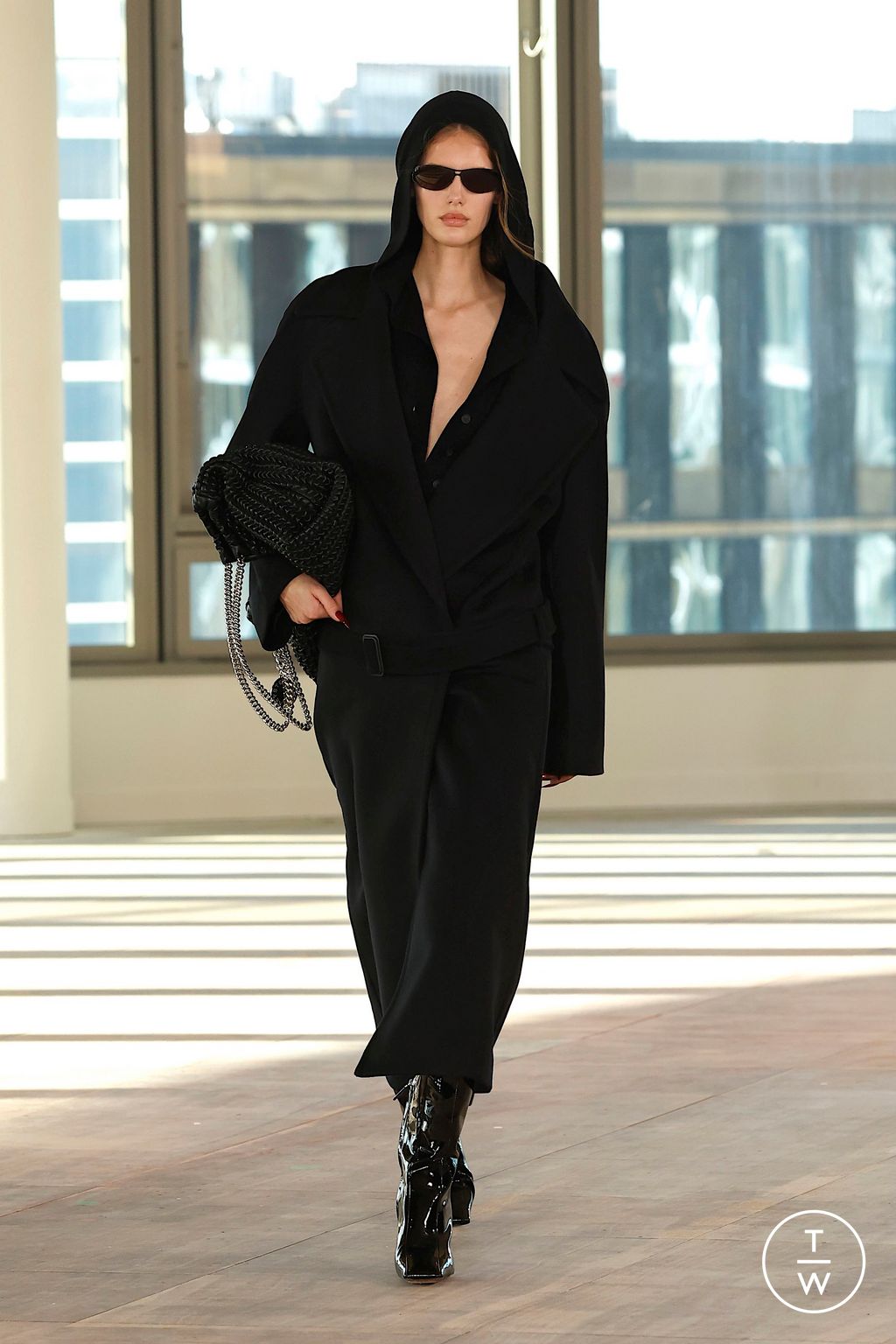 Fashion Week Paris Fall/Winter 2025 look 41 from the Stella McCartney collection womenswear