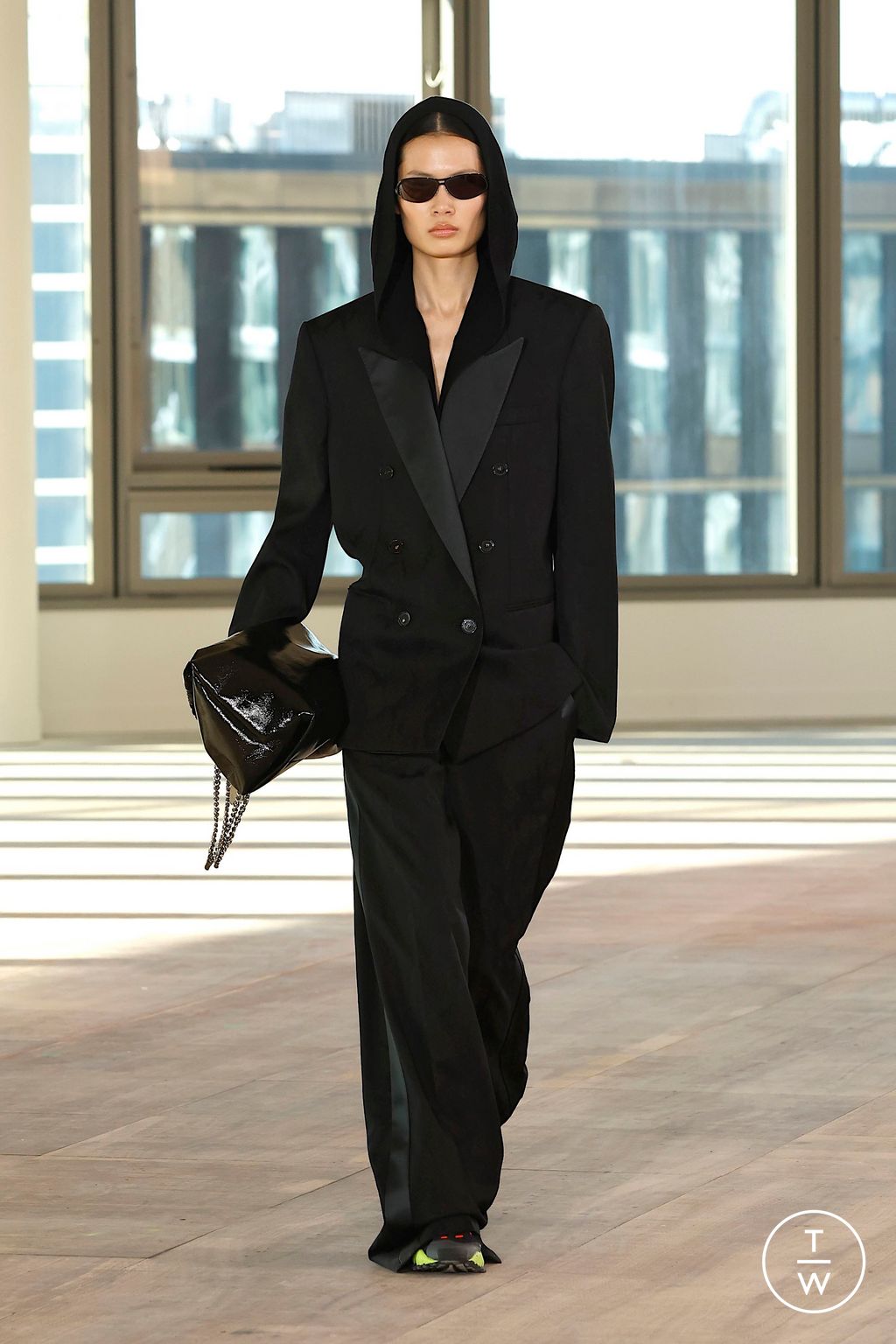 Fashion Week Paris Fall/Winter 2025 look 42 from the Stella McCartney collection womenswear