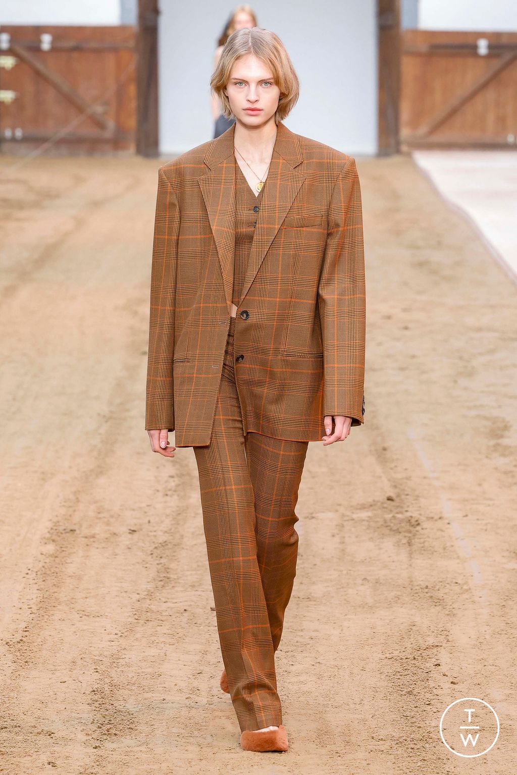Fashion Week Paris Fall/Winter 2023 look 1 from the Stella McCartney collection 女装
