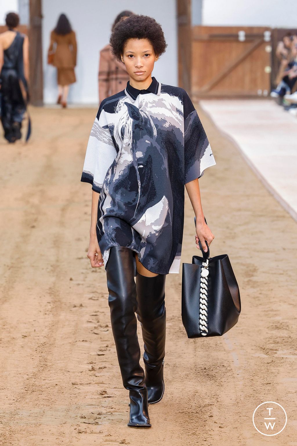 Fashion Week Paris Fall/Winter 2023 look 6 de la collection Stella McCartney womenswear