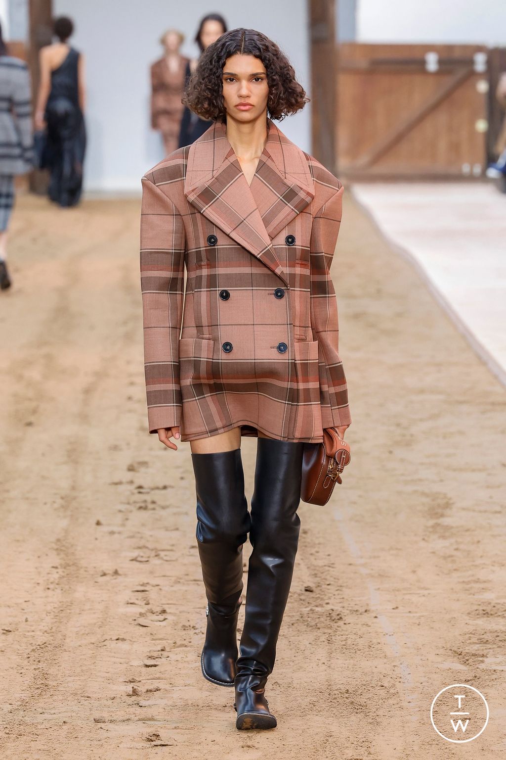 Fashion Week Paris Fall/Winter 2023 look 7 from the Stella McCartney collection womenswear
