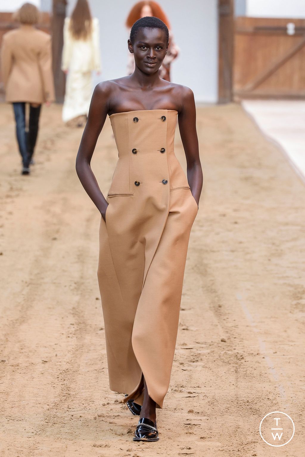 Fashion Week Paris Fall/Winter 2023 look 15 from the Stella McCartney collection womenswear