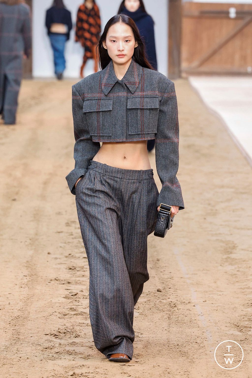 Fashion Week Paris Fall/Winter 2023 look 25 from the Stella McCartney collection 女装