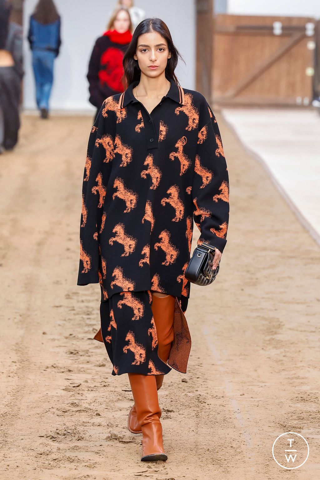 Fashion Week Paris Fall/Winter 2023 look 27 from the Stella McCartney collection womenswear