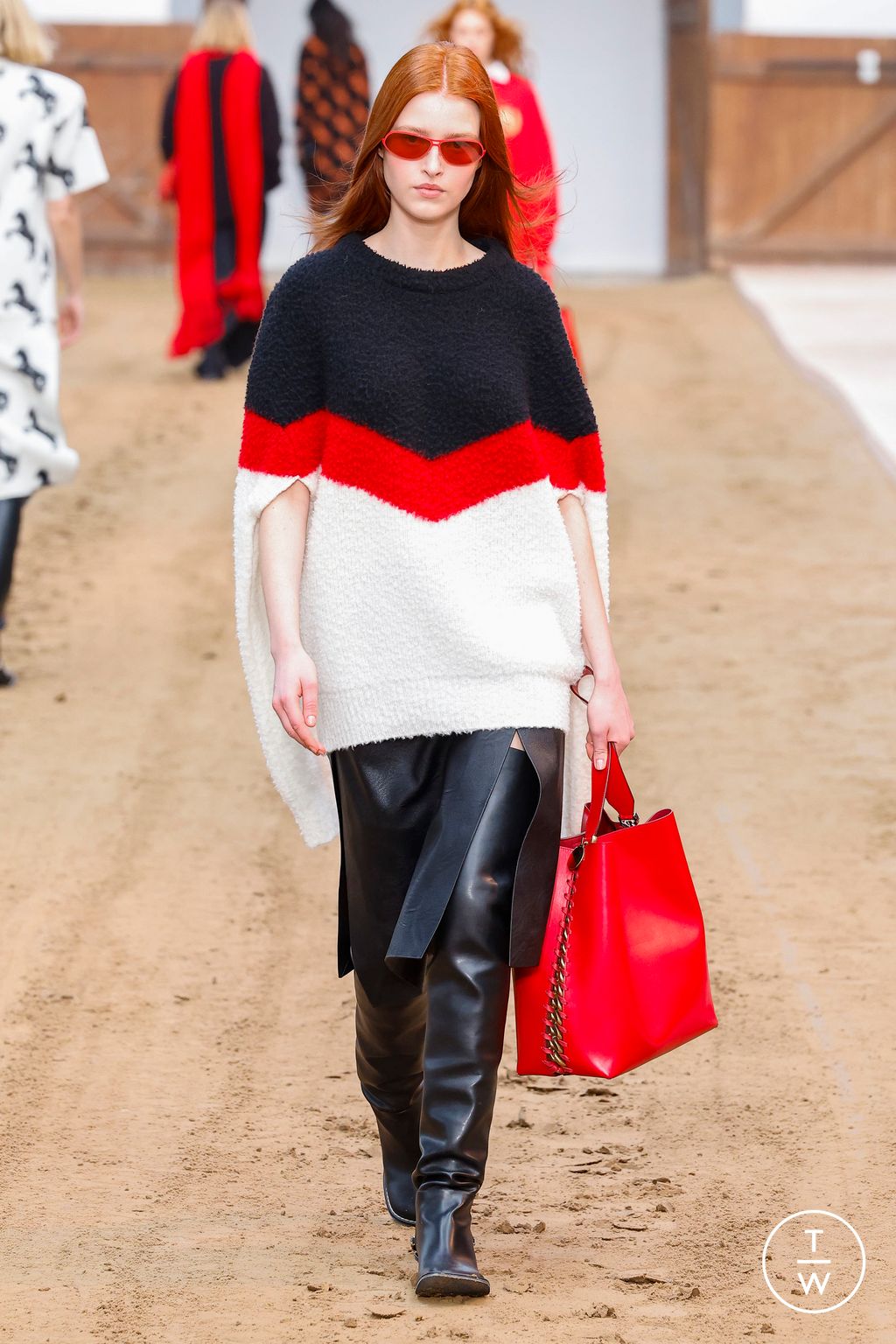 Fashion Week Paris Fall/Winter 2023 look 30 from the Stella McCartney collection 女装
