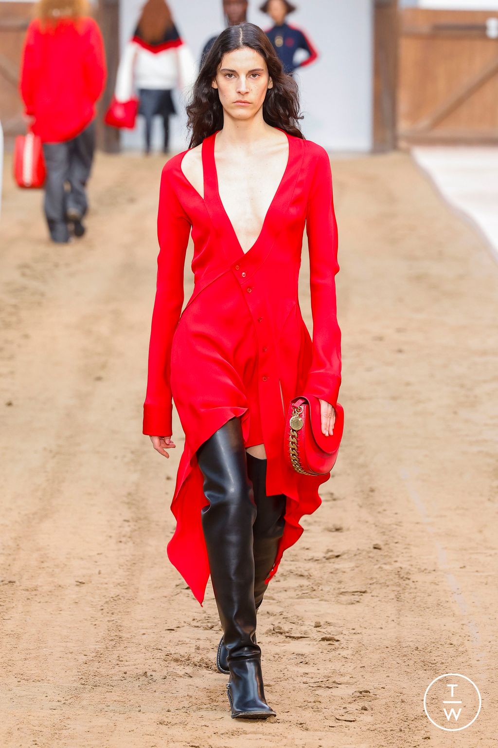 Fashion Week Paris Fall/Winter 2023 look 33 from the Stella McCartney collection womenswear