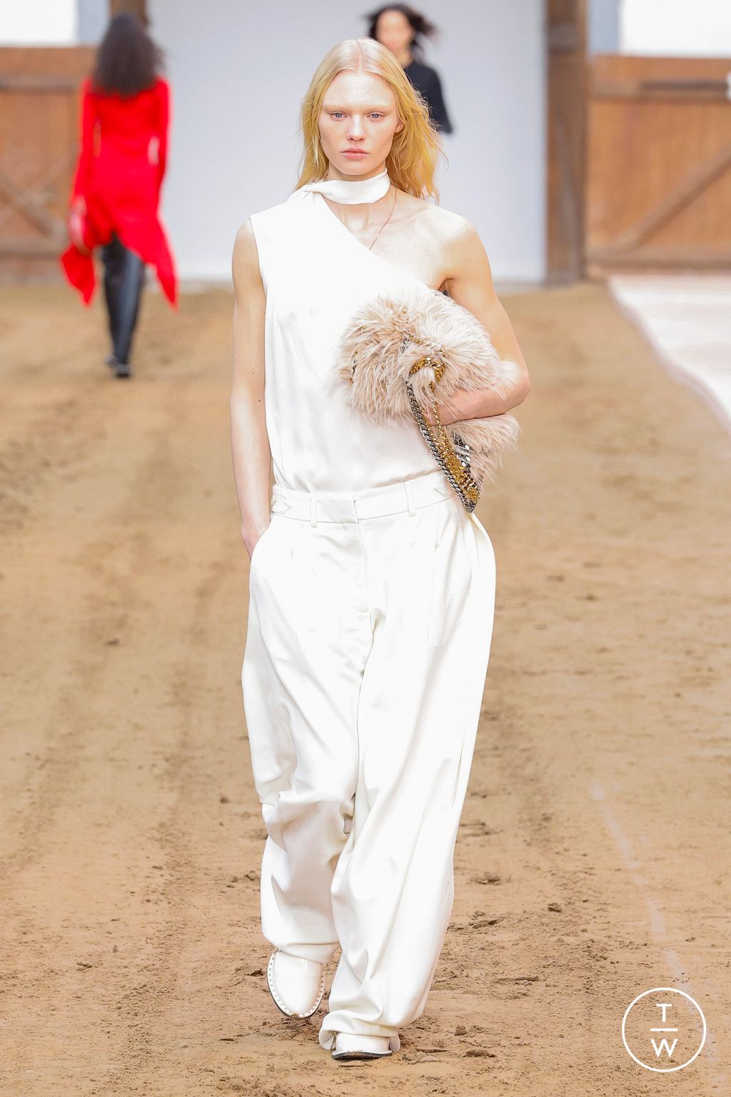 Fashion Week Paris Fall/Winter 2023 look 36 de la collection Stella McCartney womenswear