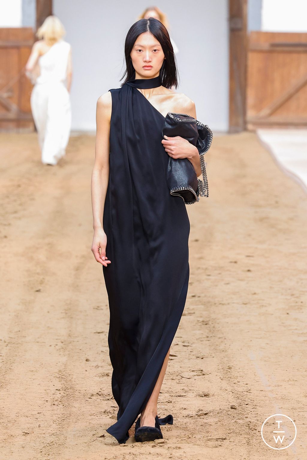 Fashion Week Paris Fall/Winter 2023 look 38 de la collection Stella McCartney womenswear