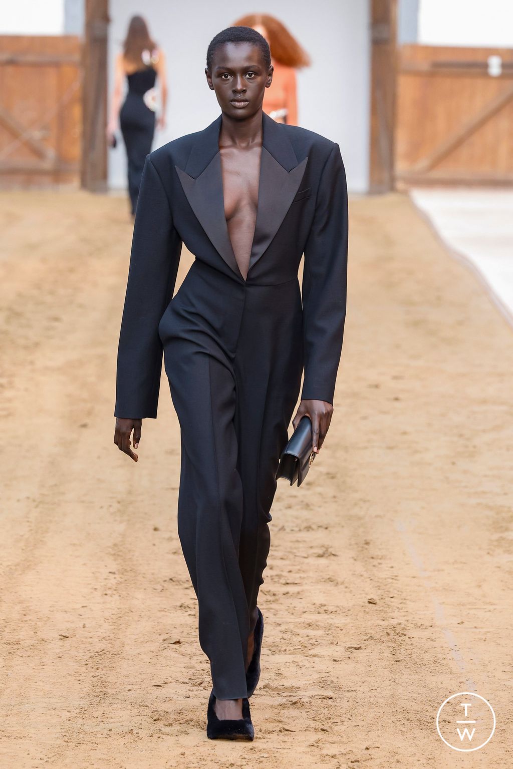 Fashion Week Paris Fall/Winter 2023 look 48 from the Stella McCartney collection 女装