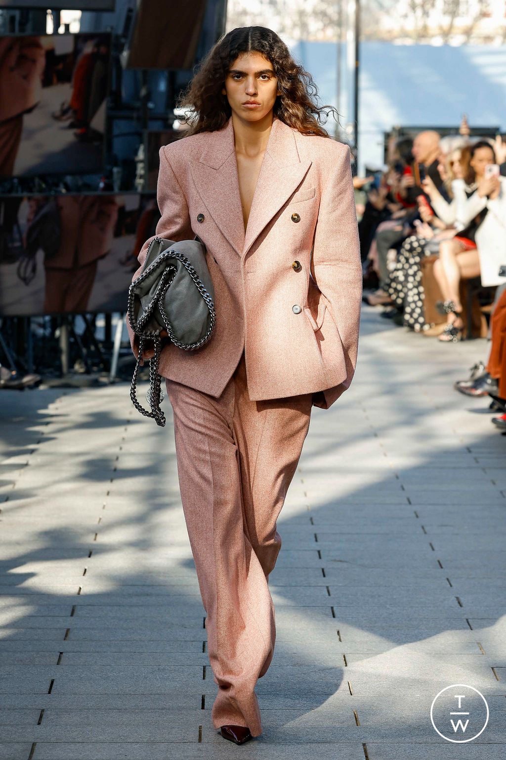 Fashion Week Paris Fall/Winter 2024 look 4 from the Stella McCartney collection womenswear