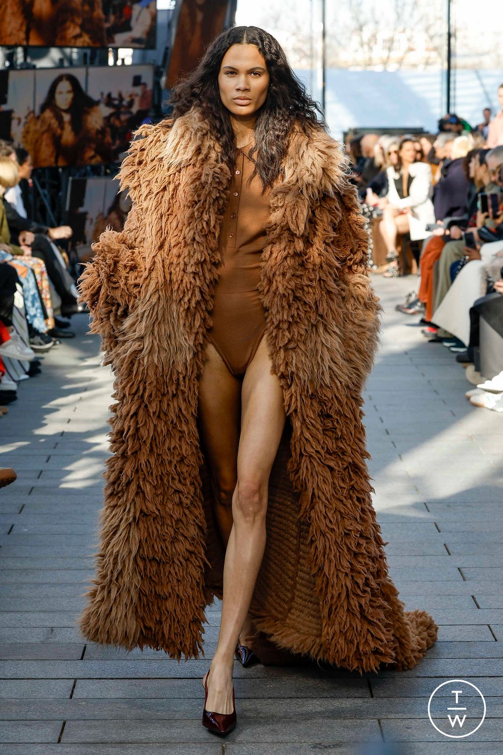 Fashion Week Paris Fall/Winter 2024 look 6 from the Stella McCartney collection womenswear