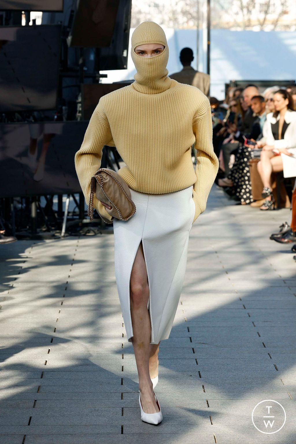 Fashion Week Paris Fall/Winter 2024 look 14 from the Stella McCartney collection womenswear