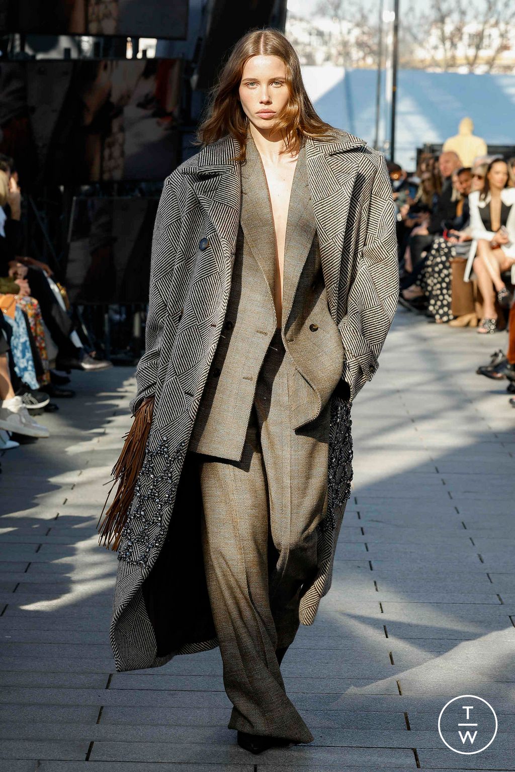 Fashion Week Paris Fall/Winter 2024 look 16 from the Stella McCartney collection womenswear