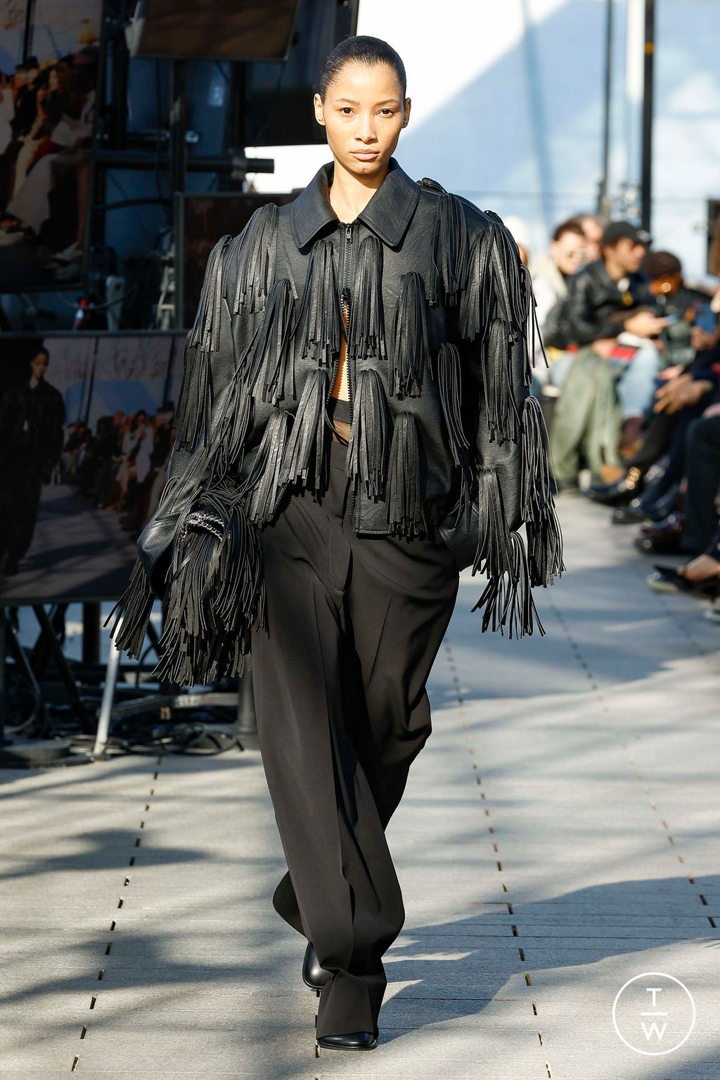 Fashion Week Paris Fall/Winter 2024 look 27 from the Stella McCartney collection 女装