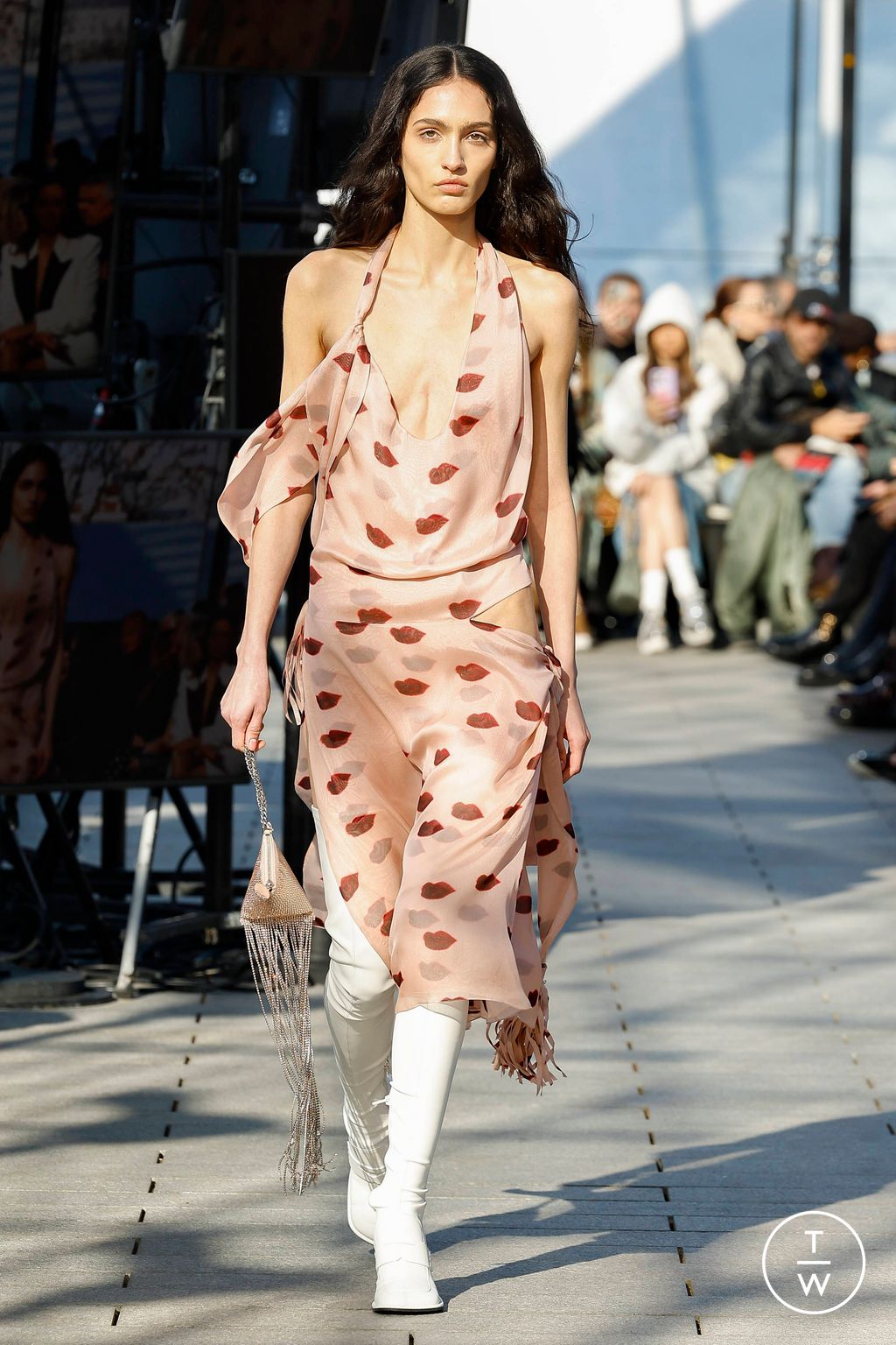 Fashion Week Paris Fall/Winter 2024 look 29 from the Stella McCartney collection womenswear