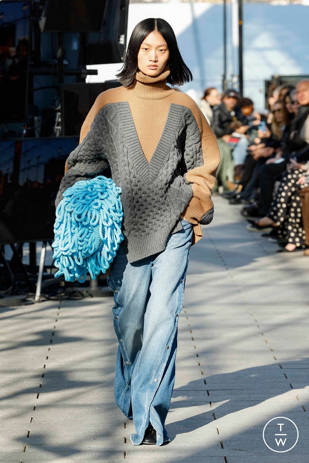 Fashion Week Paris Fall/Winter 2024 look 32 from the Stella McCartney collection womenswear
