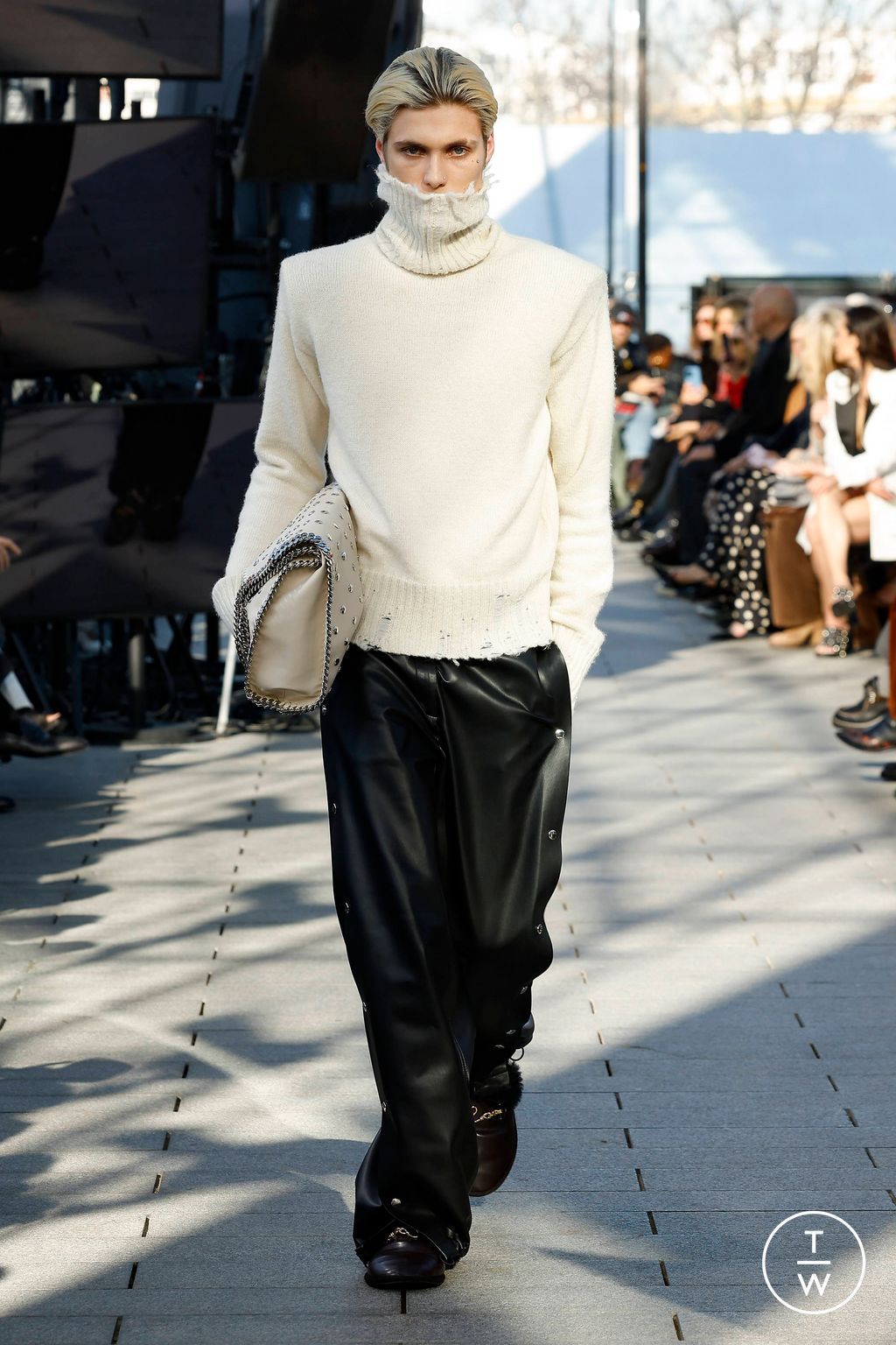 Fashion Week Paris Fall/Winter 2024 look 41 from the Stella McCartney collection womenswear