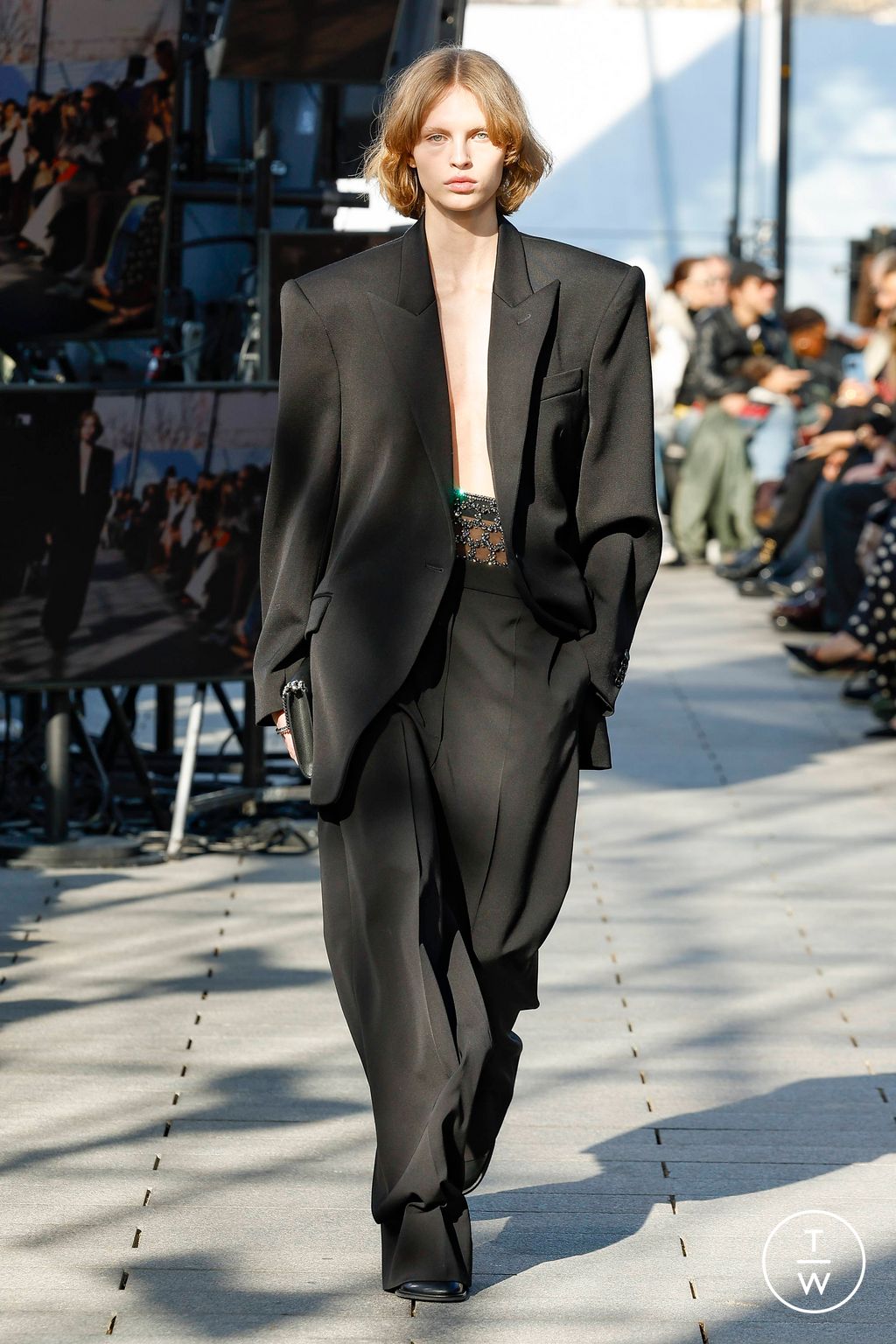 Fashion Week Paris Fall/Winter 2024 look 47 from the Stella McCartney collection 女装