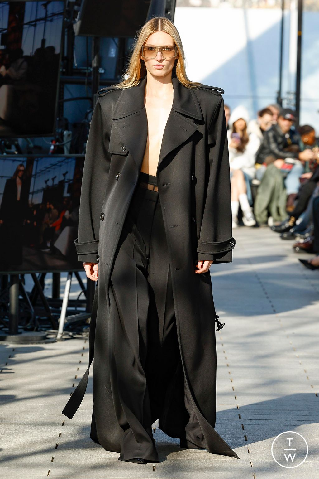Fashion Week Paris Fall/Winter 2024 look 52 from the Stella McCartney collection 女装