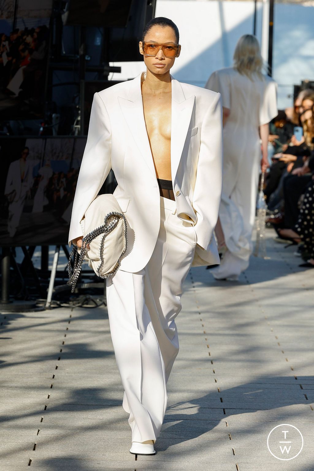 Fashion Week Paris Fall/Winter 2024 look 56 de la collection Stella McCartney womenswear