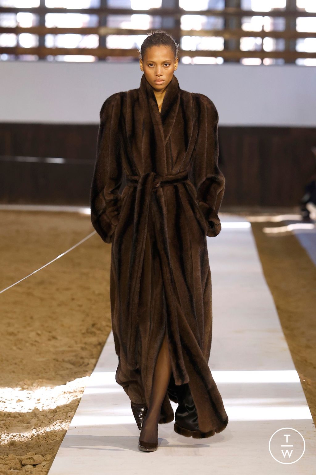 Fashion Week Paris Fall/Winter 2026 look 1 from the Stella McCartney collection womenswear