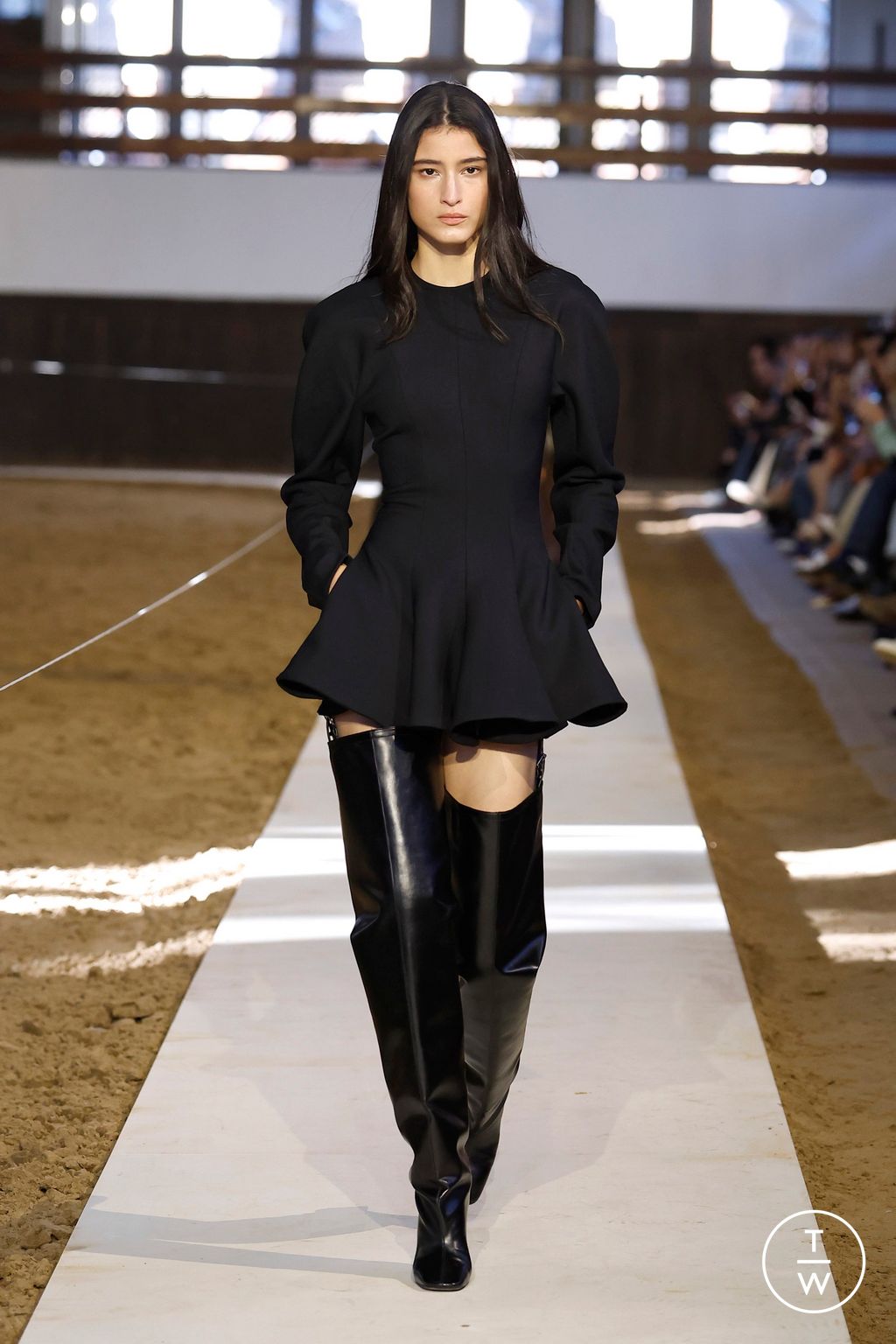 Fashion Week Paris Fall/Winter 2026 look 6 from the Stella McCartney collection womenswear