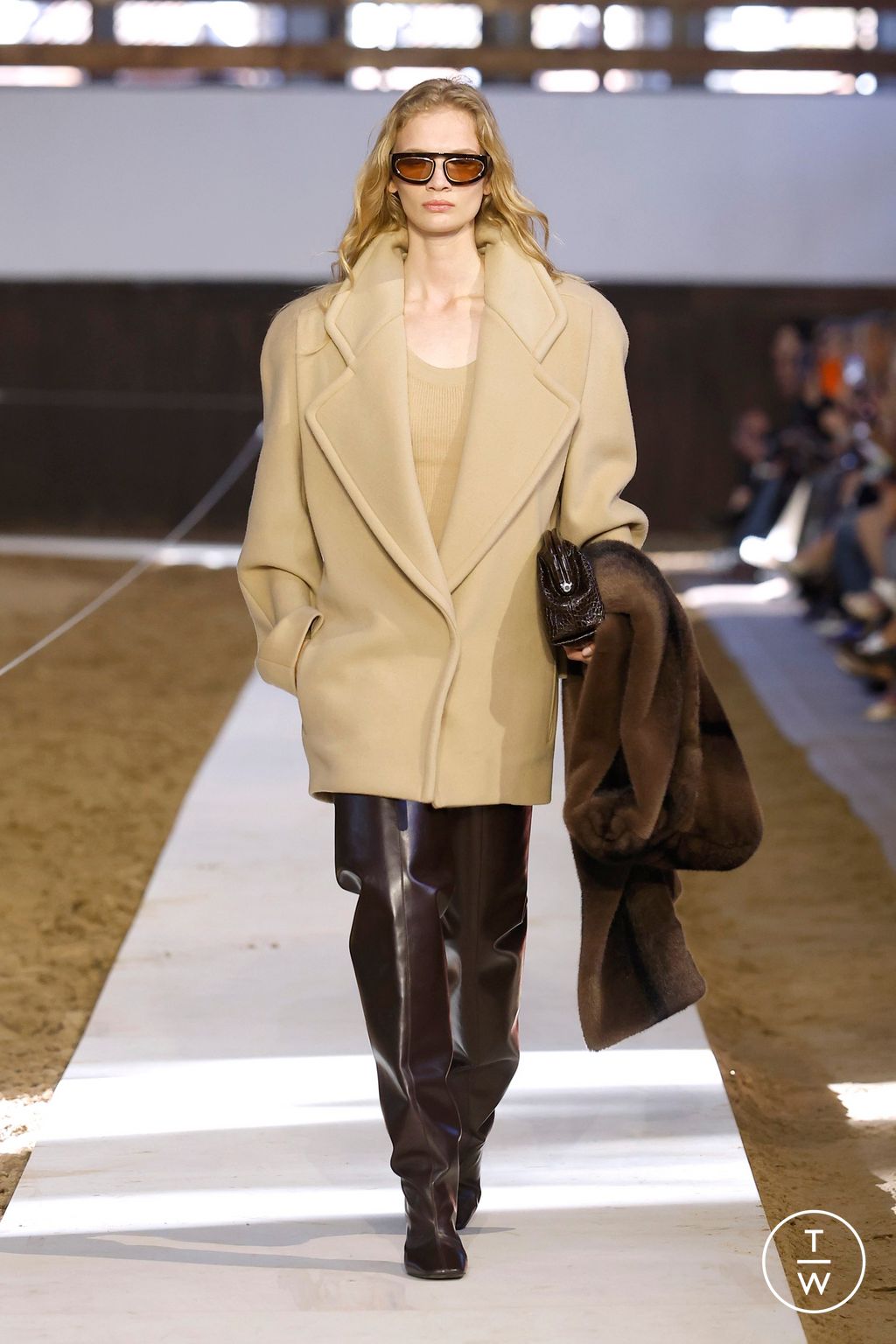 Fashion Week Paris Fall/Winter 2026 look 10 from the Stella McCartney collection womenswear