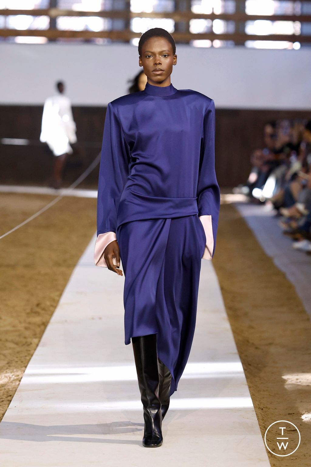 Fashion Week Paris Fall/Winter 2026 look 23 from the Stella McCartney collection womenswear