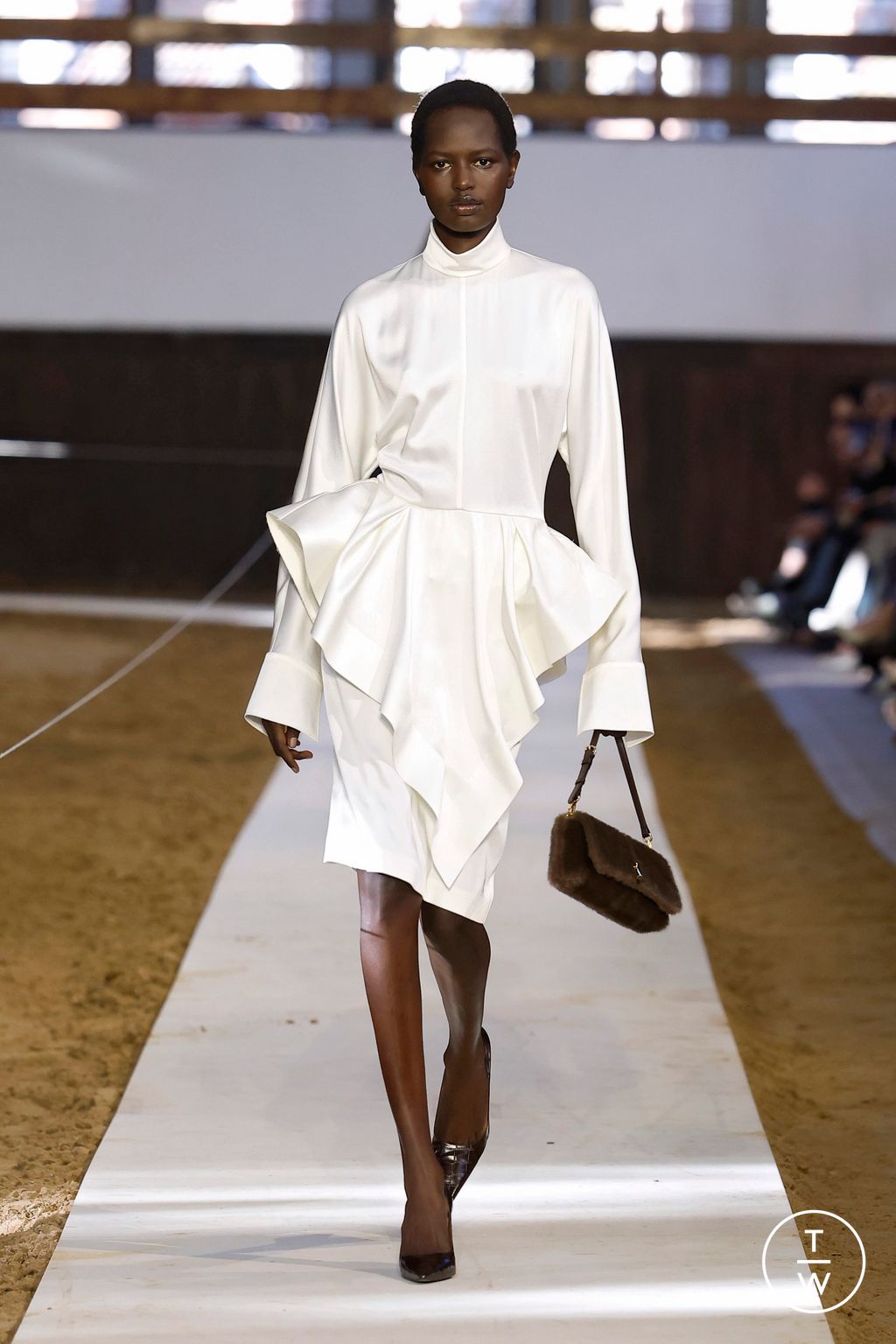 Fashion Week Paris Fall/Winter 2026 look 25 from the Stella McCartney collection womenswear
